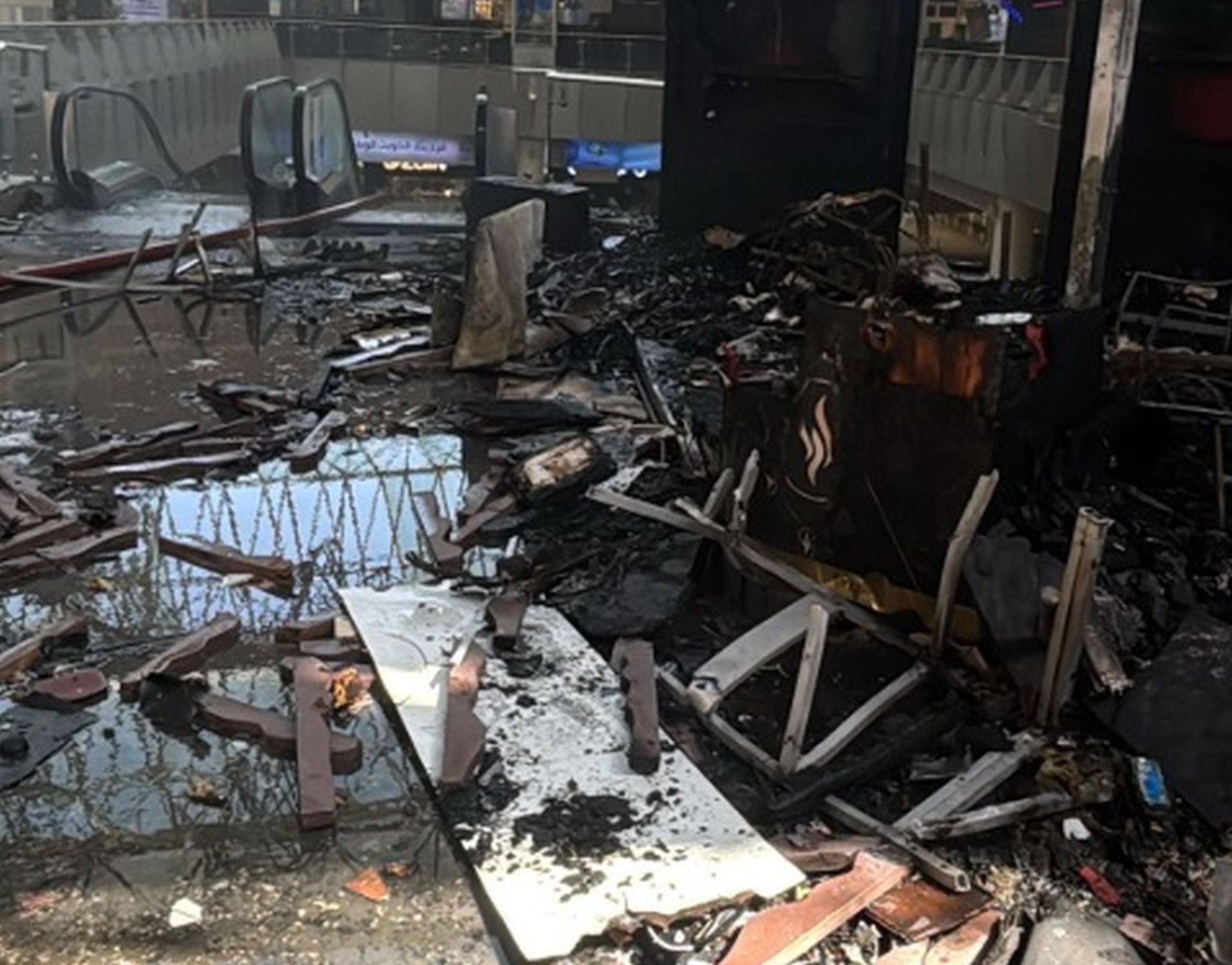 Κουβέιτ: Ένας νεκρός, τραυματίες και εικόνες μεγάλης καταστροφής από την επίθεση στο αεροδρόμιο
