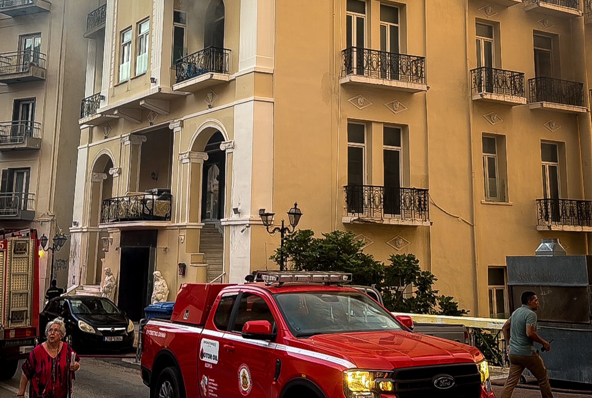 Λουτράκι, φωτιά, ξενοδοχείο