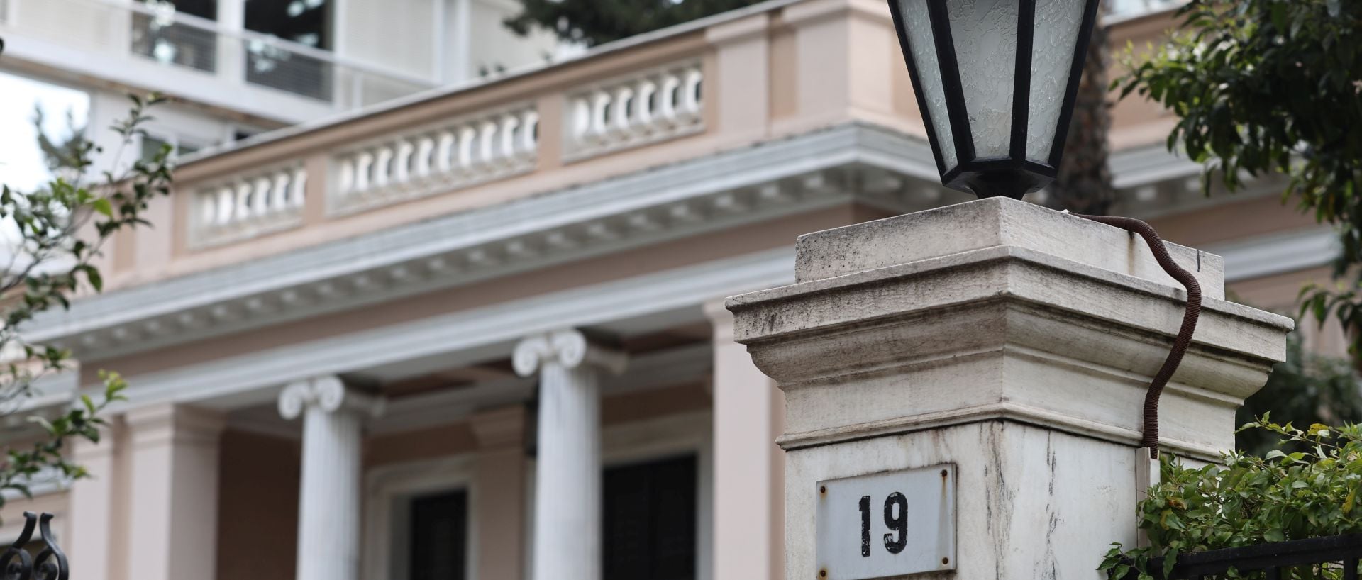 Μαξίμου: Οι «καραμπόλες» και τα βέτο