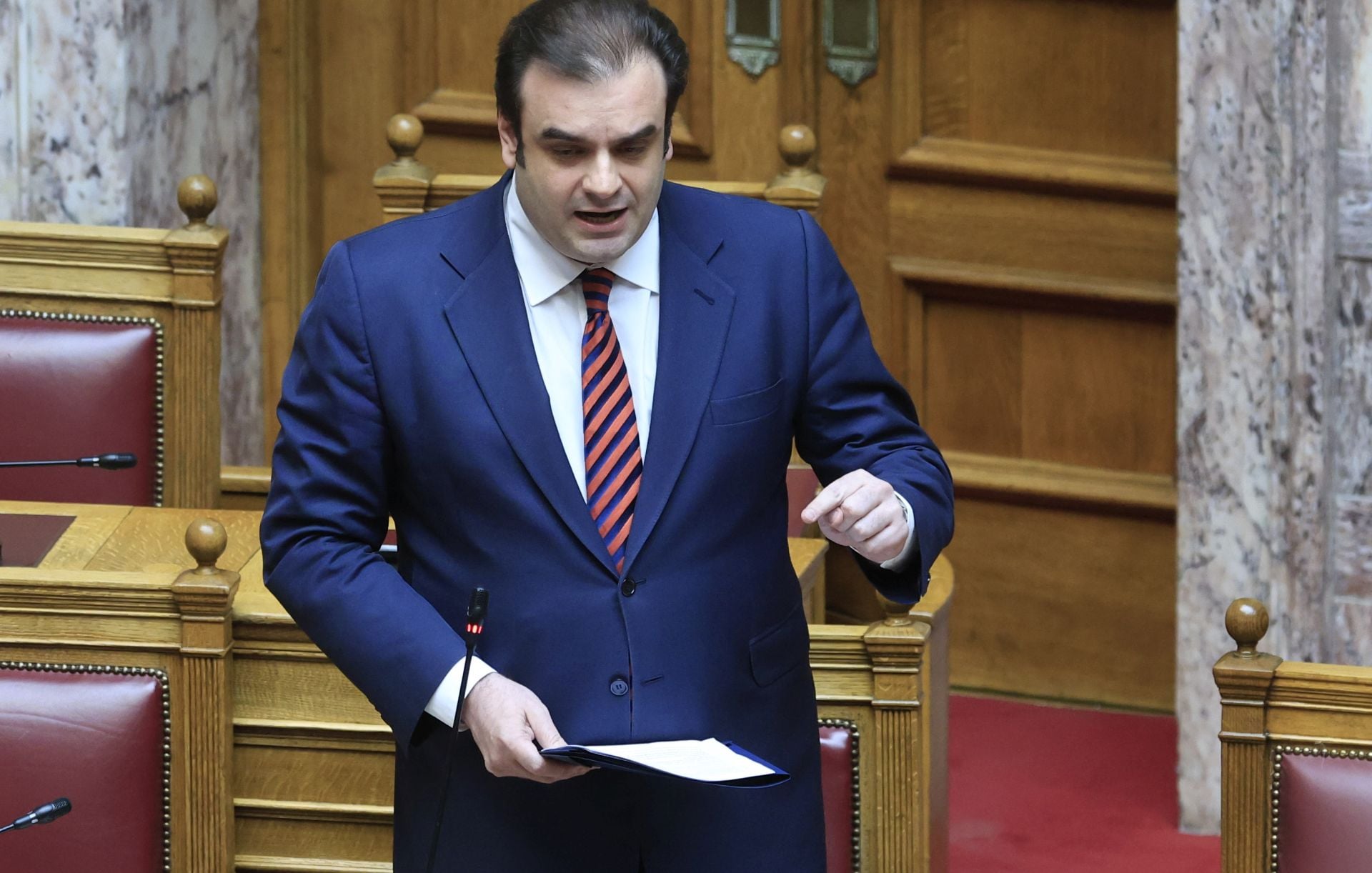 Κυριάκος Πιερρακάκης: Ανακοίνωσε την αύξηση του ακατάσχετου των τραπεζικών λογαριασμών