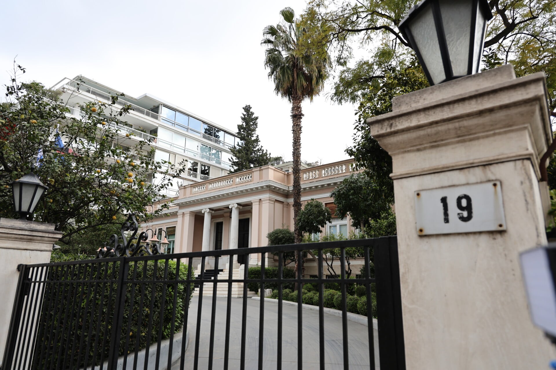 Το τρίγωνο Τσιάρα – Βορίδη – Στυλιανίδη που φέρνει νέα σενάρια στο Μαξίμου