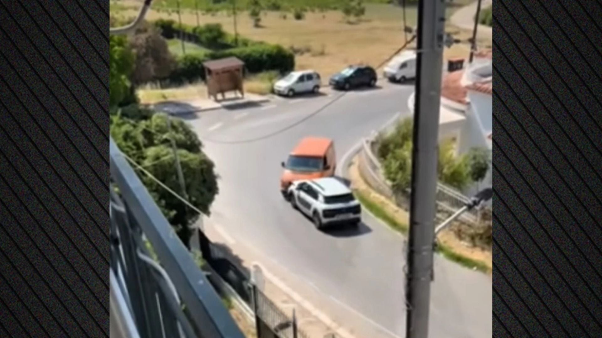 Τροχαίο στον Ωρωπό: Αυτοκίνητο μπήκε σε μονόδρομο και σημειώθηκε μετωπική με φορτηγάκι – Συγκλονιστικό βίντεο