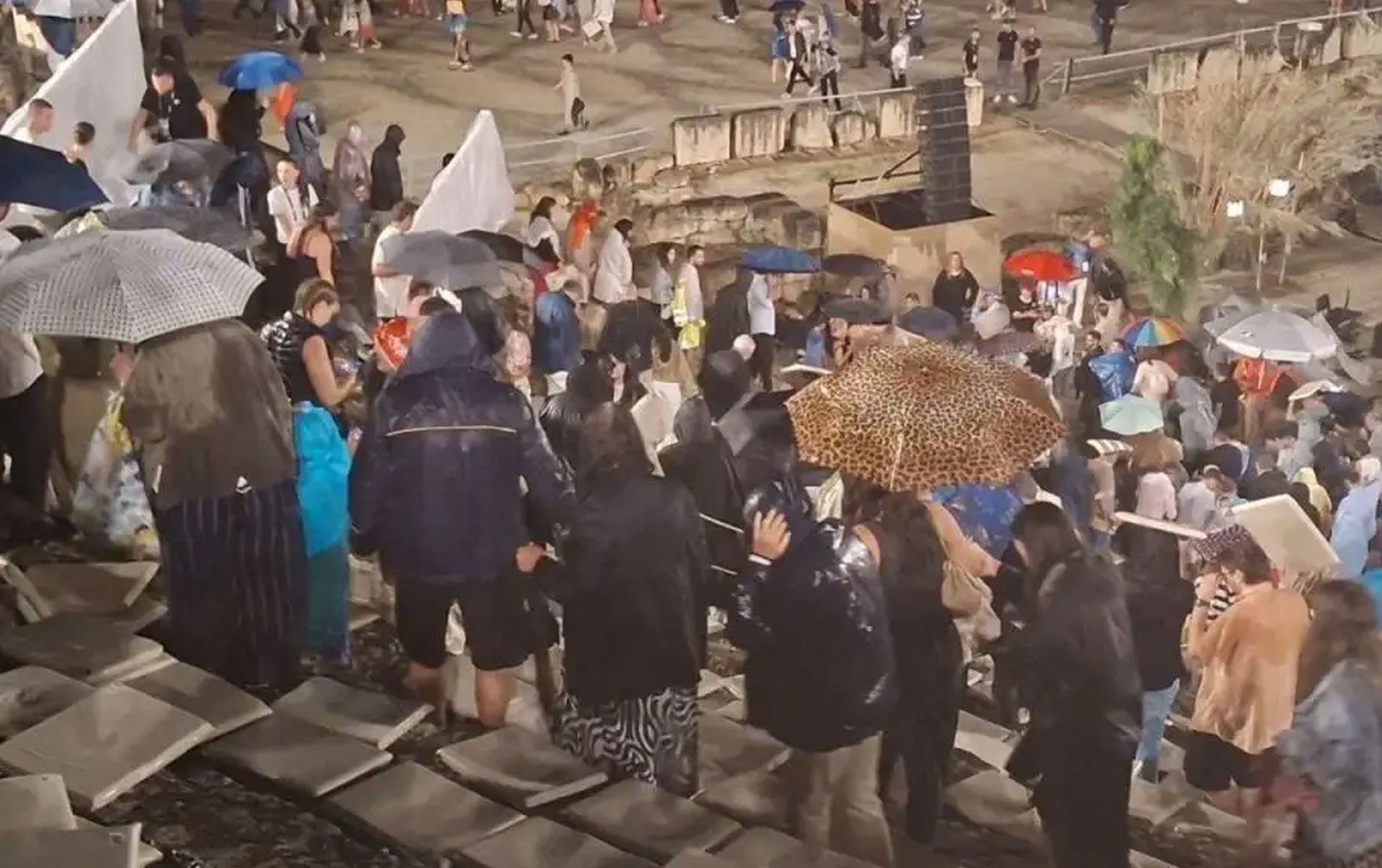 Αρχαίο Θέατρο Επιδαύρου, βροχή