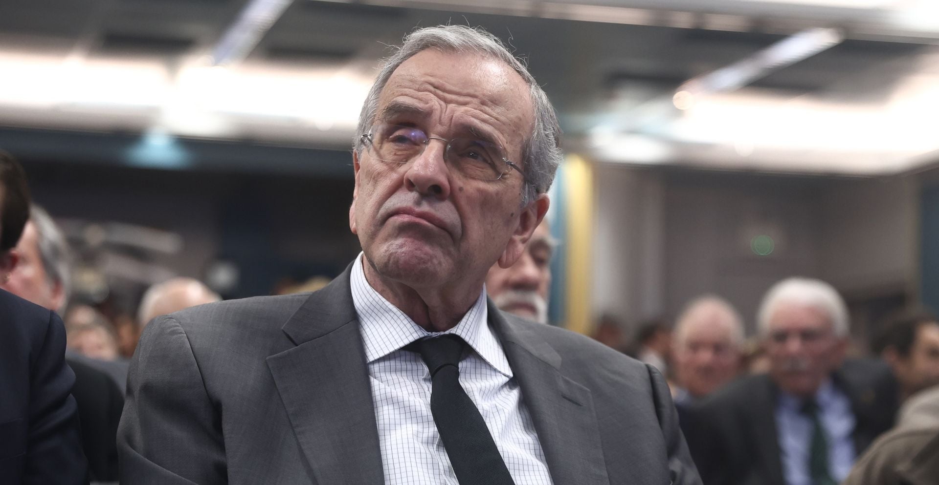 Ψίθυροι για Σαμαρά χθες στη Βουλή