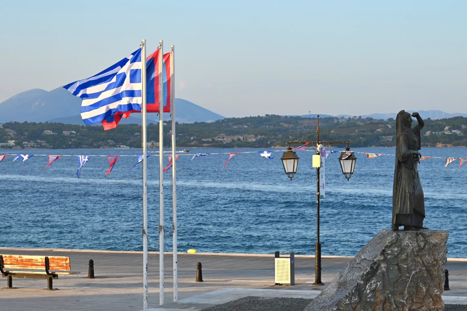 Σπέτσες: Καταγγελία γυναίκας για επίθεση και απειλές από ένστολο του Λιμενικού