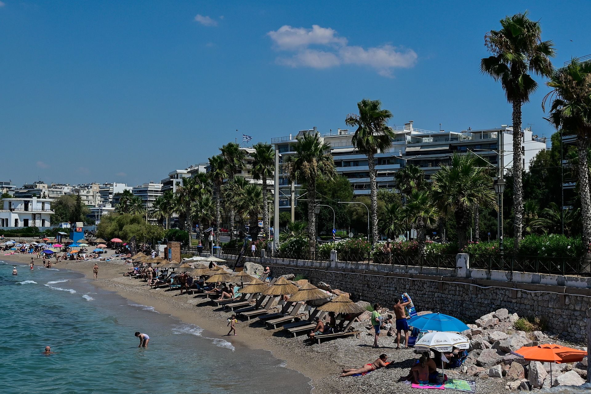 Καιρός: Στο «κόκκινο» η χώρα από σήμερα – Στους 40°C ο υδράργυρος, έως και 43°C τις επόμενες ημέρες